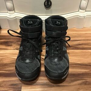 Nfinty mid top cheer shoes, black women’s size 8